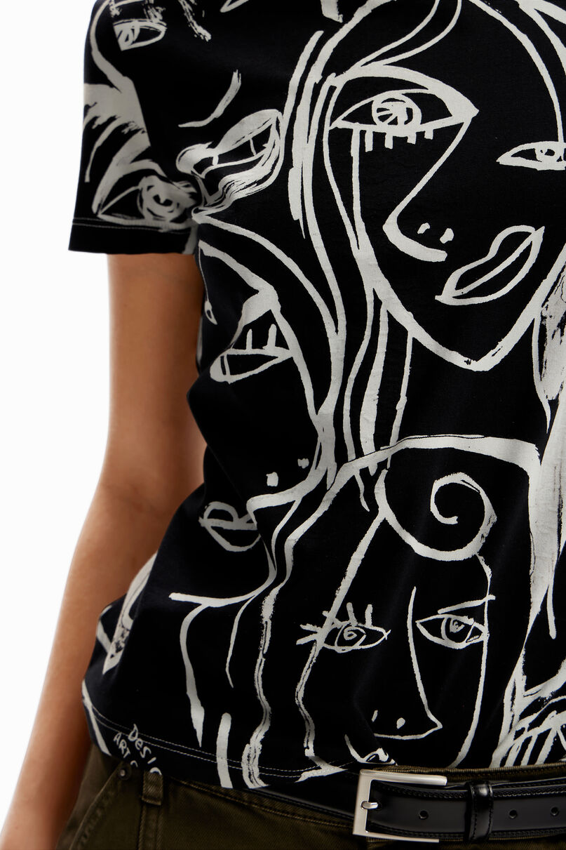 Contrasting face T-shirt
