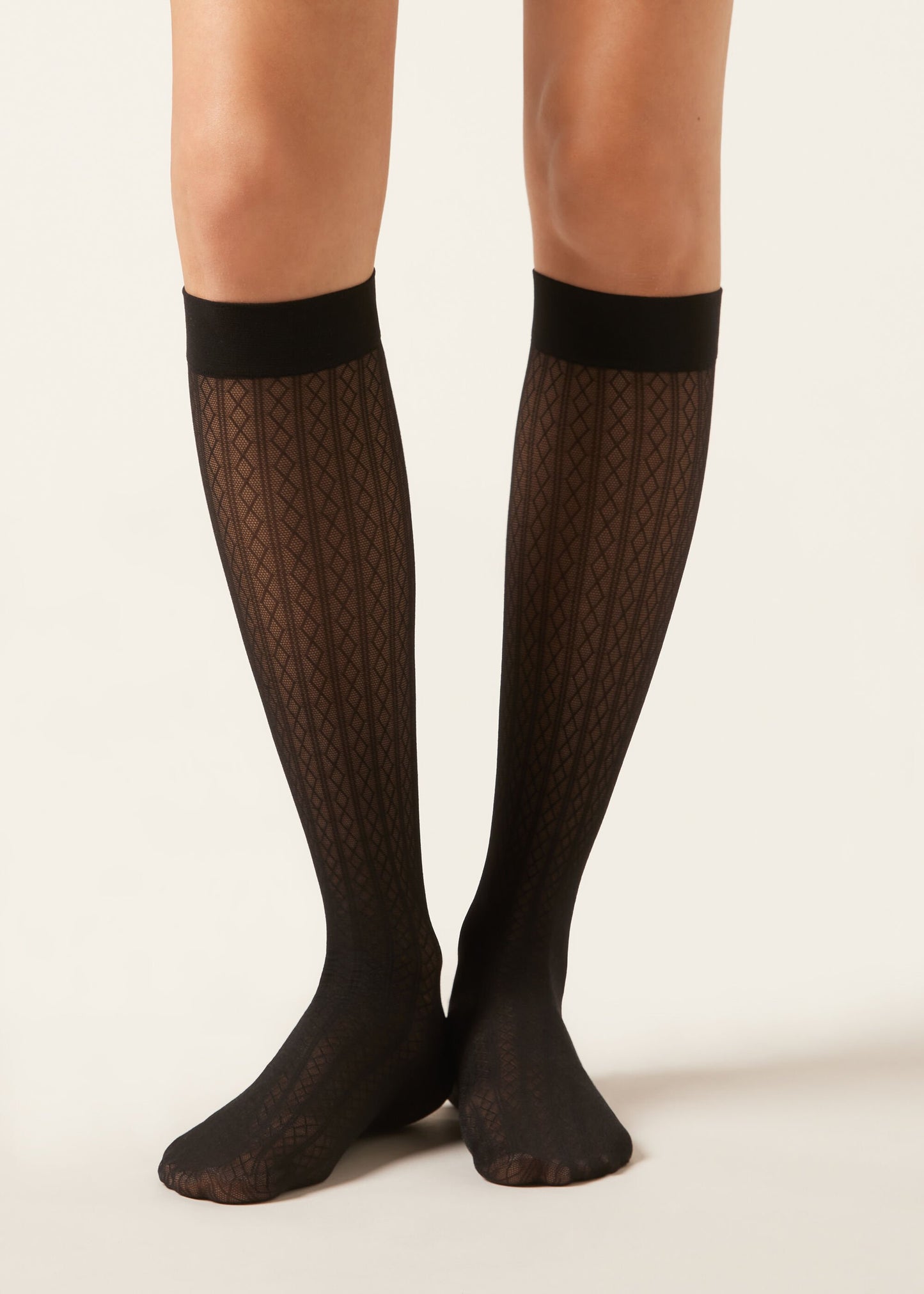 Diamond-Patterned Knee-High-Socks