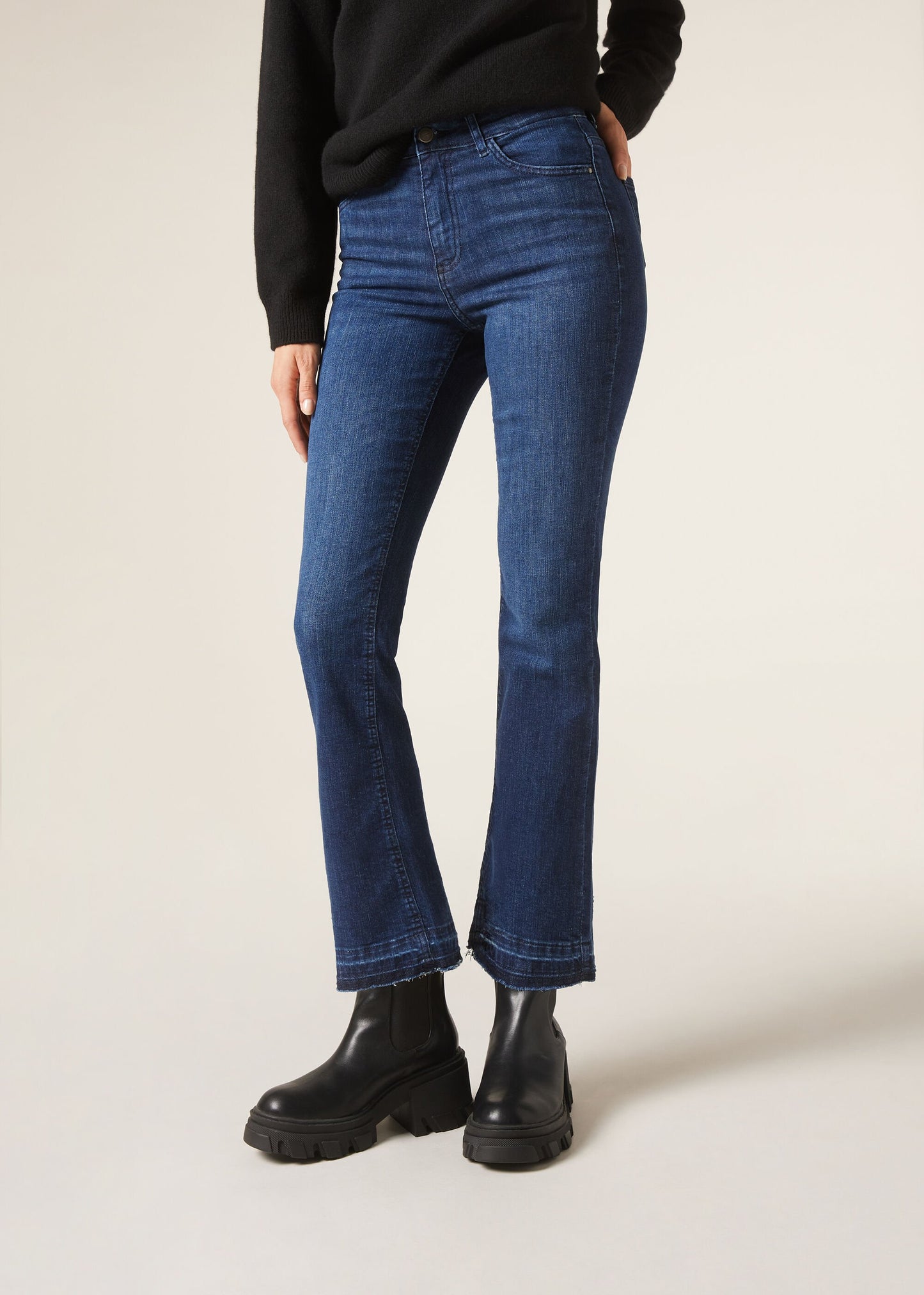 Cropped Flared Jeans